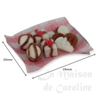 705303-bis plateau de boules,coeurs,paquets en choc