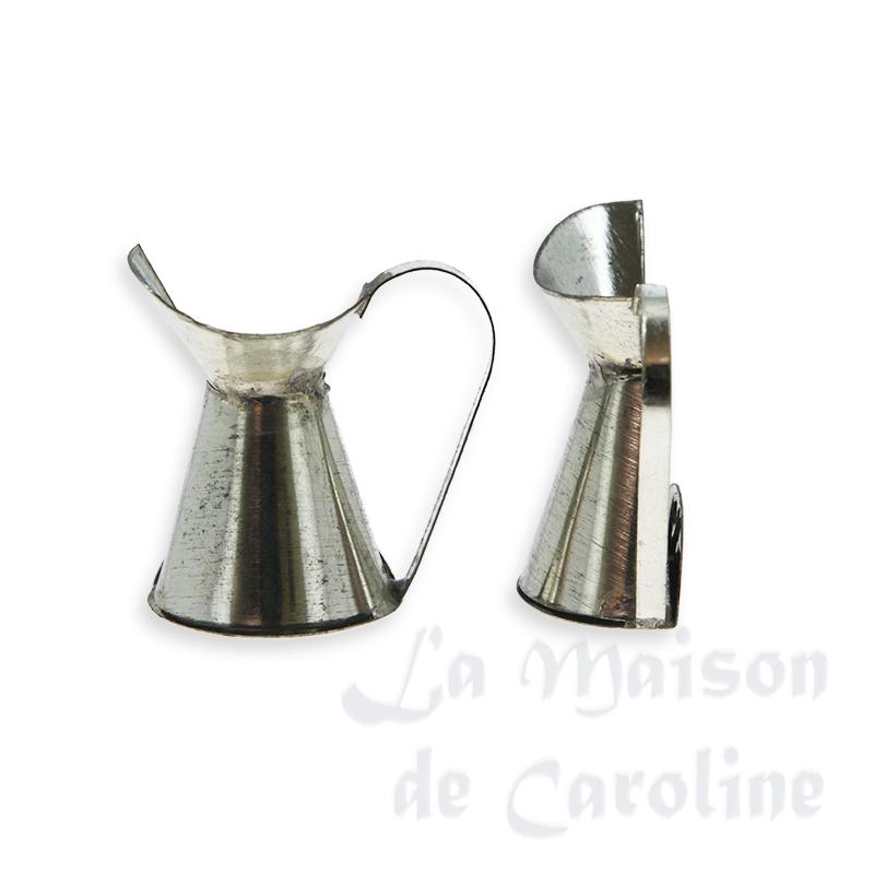 Demi-sujet: cruche fer blanc miniature 1/12 Demi-sujet: cruche fer blanc miniature 1/12