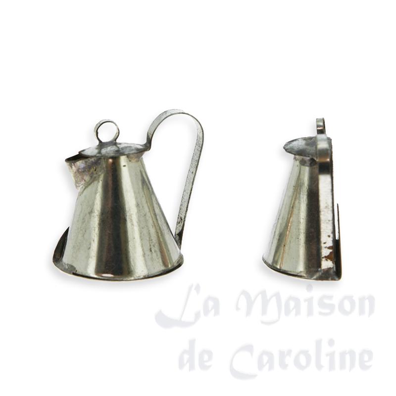 Demi-sujet: théière fer blanc miniature 1/12 Demi-sujet: théière fer blanc miniature 1/12