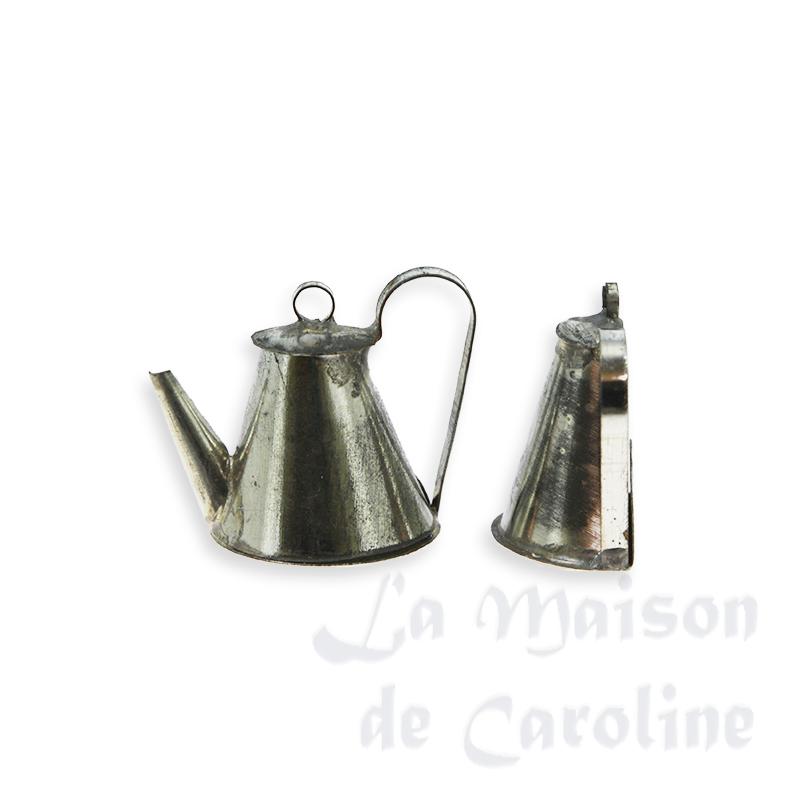 Demi-sujet: cafetière fer blanc miniature 1/12