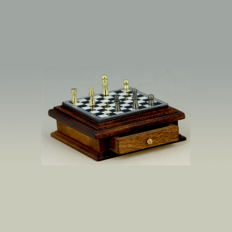 Jeu d'échecs avec tiroir merisier, Miniatures