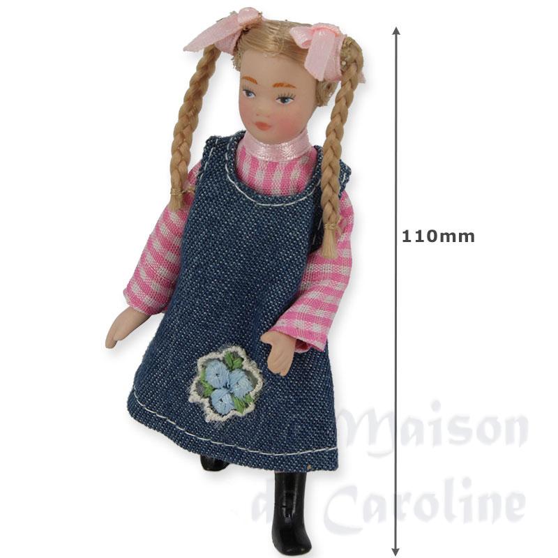 Fillette porcelaine nattes et robe en jeans Bilder 1