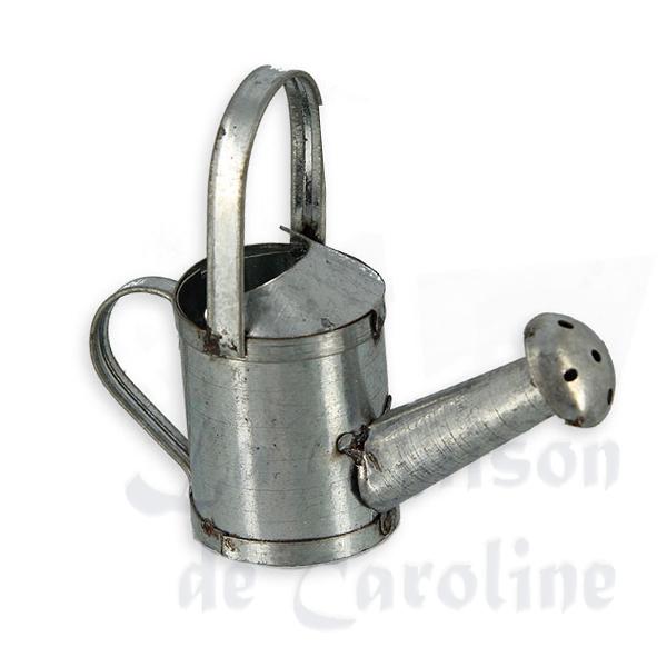 Grand arrosoir en zinc abîmé miniature 1/12 Grand arrosoir en zinc abîmé miniature 1/12