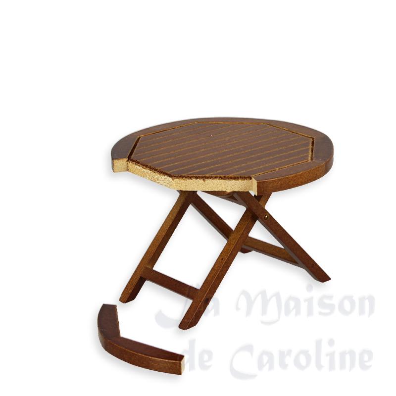Table de jardin noyer - Plateau endommagé - meuble miniature 1/12 Table de jardin noyer - Plateau endommagé - meuble miniature 1/12