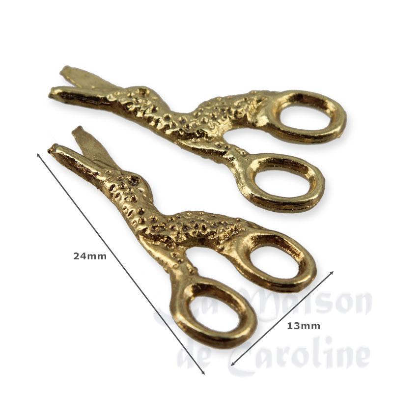 Paire de ciseaux dorés tête de cygnes lot de 2 miniature 1/12 Paire de ciseaux dorés tête de cygnes lot de 2 miniature 1/12