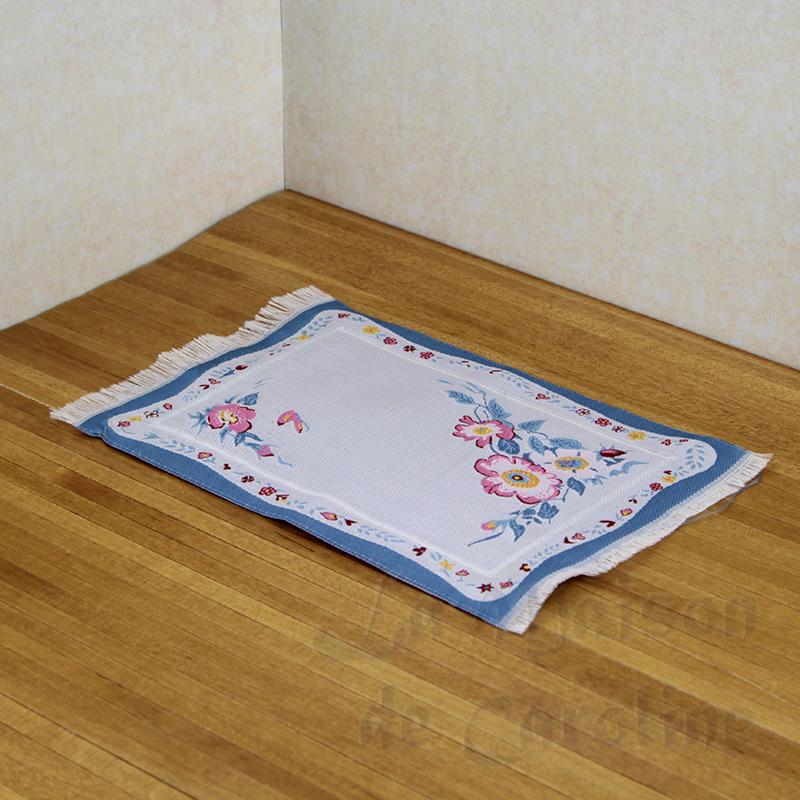 Tapis tissé français bleu/fleurs 10x14cm pour maisons de poupées 1/12 photo 2 Tapis tissé français bleu/fleurs 10x14cm pour maisons de poupées 1/12 photo 2
