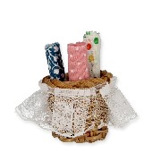 Panier avec 3 rouleaux de tissu