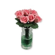 Bouquet de roses claires dans vase