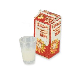 Bouteille de lait avec verre