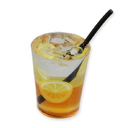 Verre à cocktail rondelle de citron et paille